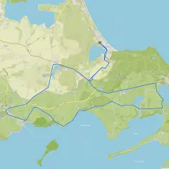 Karte mit markierter Route für Radtouren Binz, die durch Wälder und entlang von Seen führt.