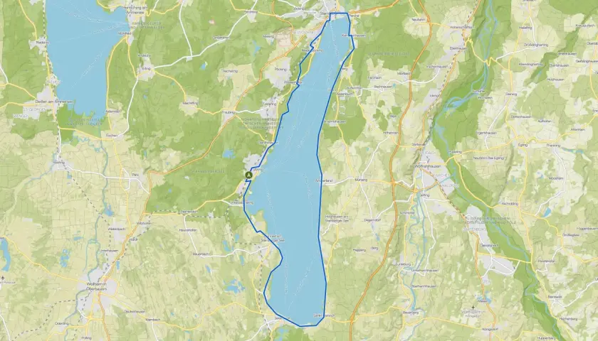 Karte mit dem Starnberger See und Wanderwegen. Die Route führt entlang des Sees und durch umliegende Orte wie Tutzing und Bernried.