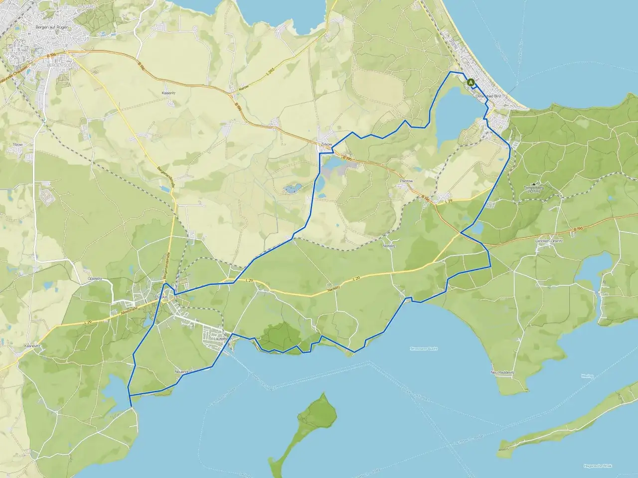 Karte zeigt eine Route für Radwege in Binz und Umgebung, die durch Wälder und entlang der Küste führt.